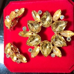 Vintage signed Garne lemon Rhinestones 🍋 brooch and clip on earings set